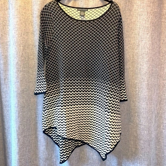 Chelsea and Theodore Women’s sweater small - Picture 3 of 10